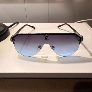Louis Vuitton Black and Blue Gradient Sunglasses